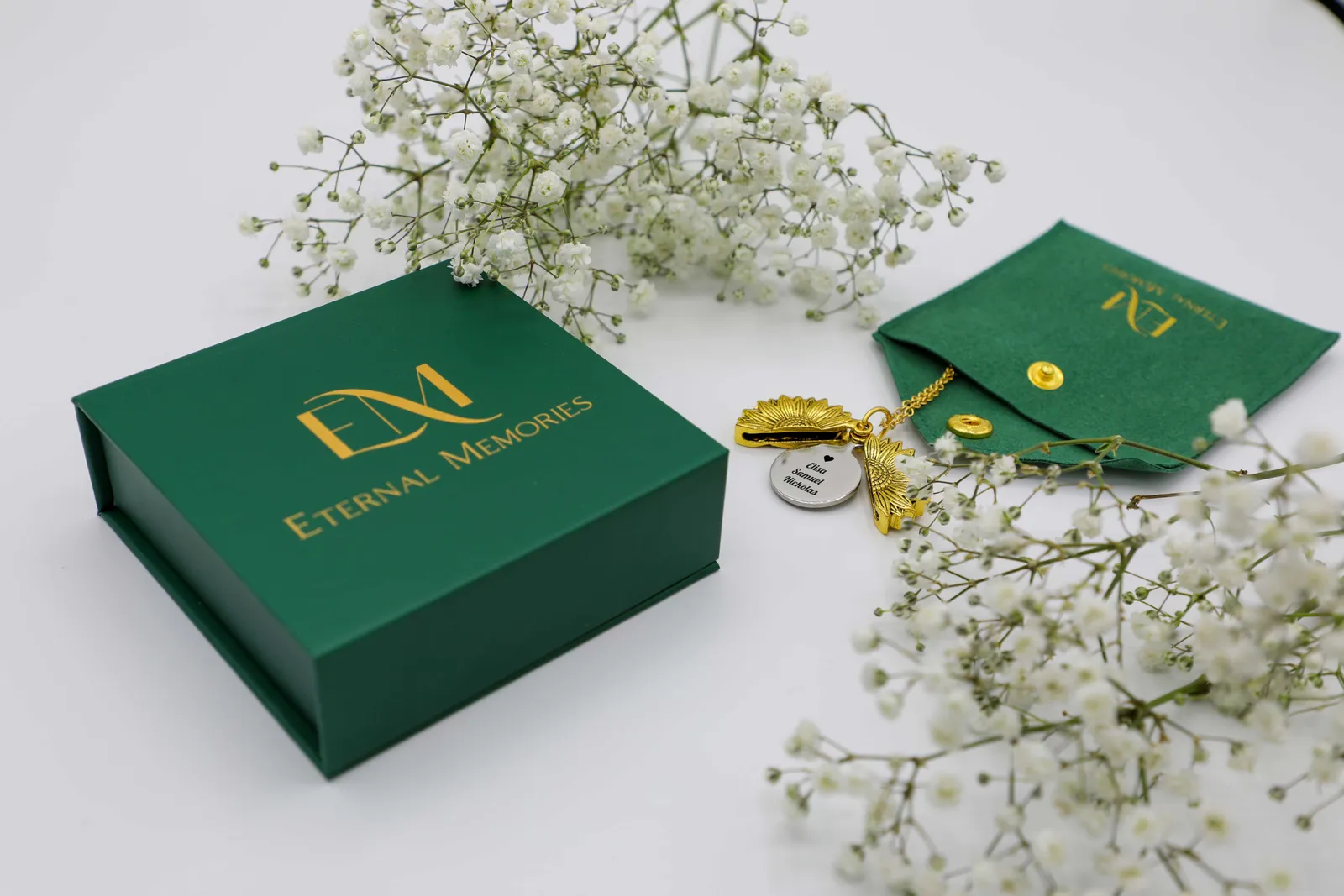 Collana Raggi di Memoria con la scatola e la pochette regalo verdi