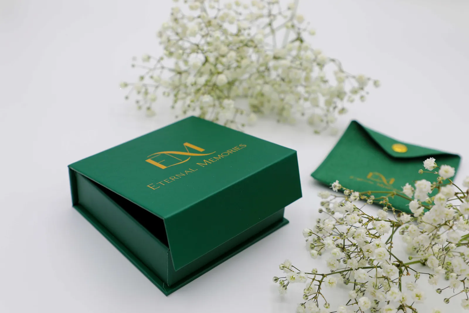 La confezione regalo verde e oro di Eternal Memories